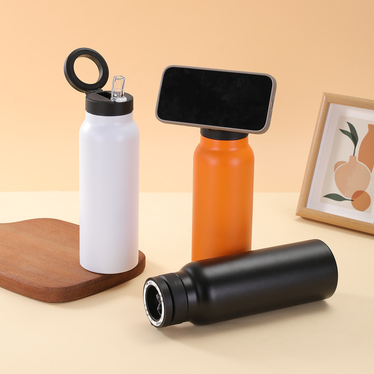 700ml bottle with recycled stainless steel phone holder and straw 