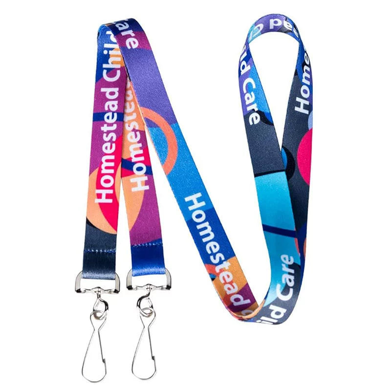 Inexpensive printed lanyard in polyester and RPET. Customizable with a 10, 15, 20 or 25mm logo. Regular fit.